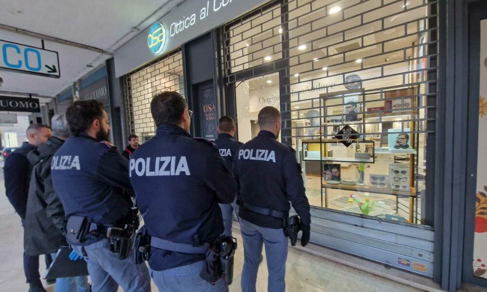 Furto Con Spaccata A Latina3A L