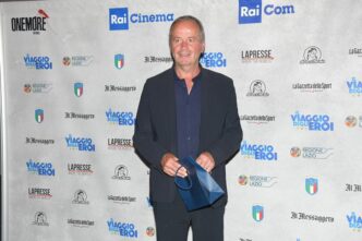 Giuseppe Dossena Critica Il Si