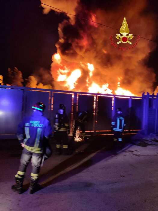 Incendio Devasta Deposito A Pa