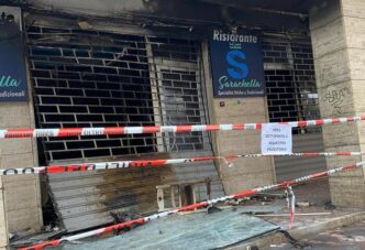 Incendio Devastante In Un Ex R