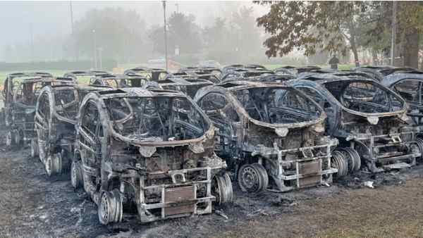 Incendio Distrugge 23 Auto Ele