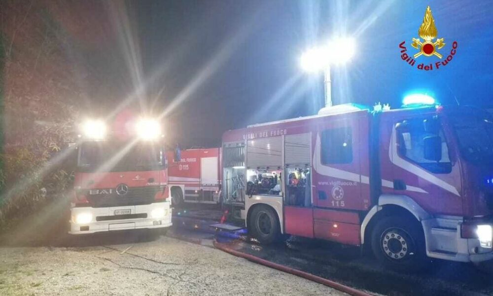Incendio Distrugge Capannone D