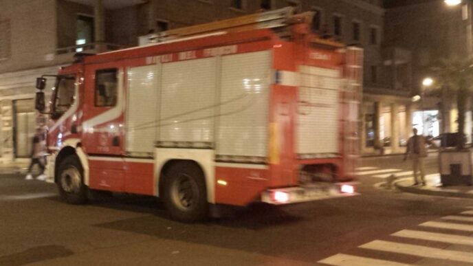 Incendio Distrugge Furgone Di
