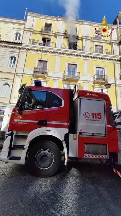 Incendio In Corso Trieste A Ca