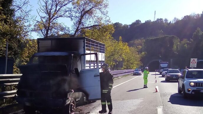 Incendio Su Autostrada A143A Vi