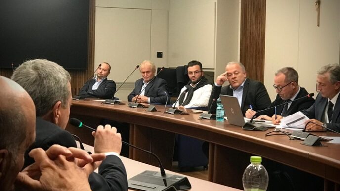 Incontro Cruciale Per Il Setto