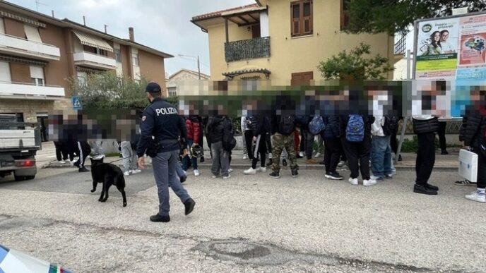 Iniziativa Della Polizia Di An