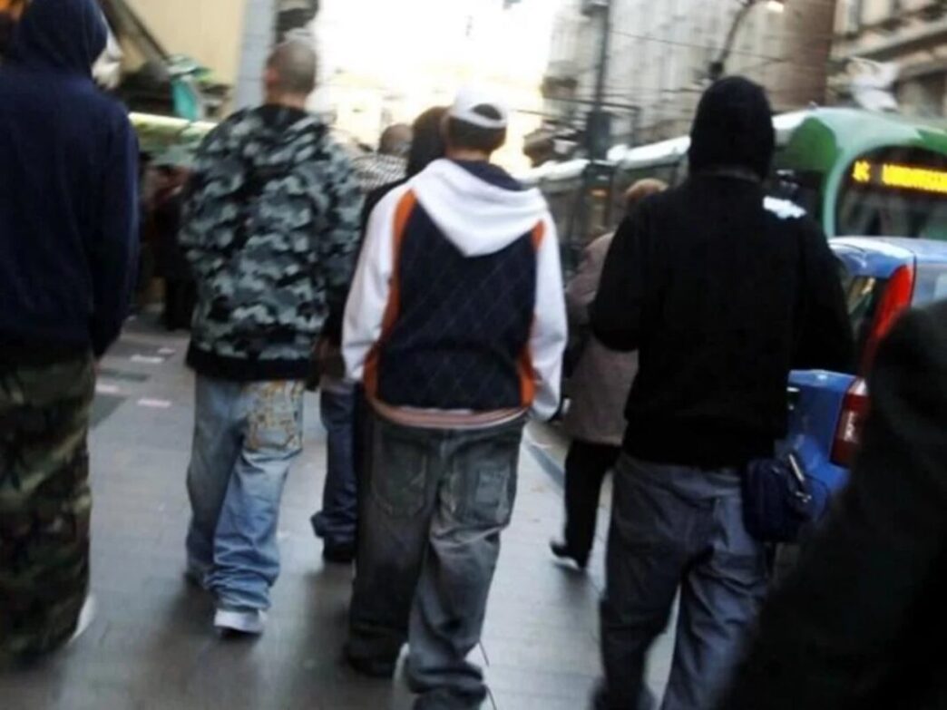 La Banda Di Rapinatori E Le Lo
