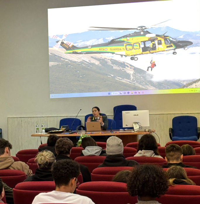 La Guardia Di Finanza Incontra
