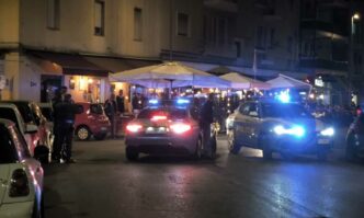 Latina2C Rissa Tra Turisti Peri