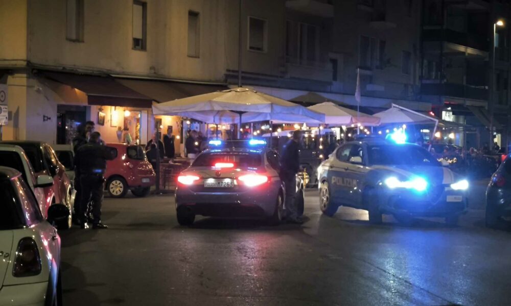 Latina2C Rissa Tra Turisti Peri