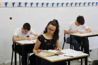 Le Ragazze Brillano Nelle Comp