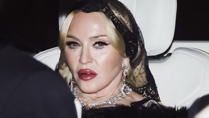 Madonna Esprime La Sua Indigna