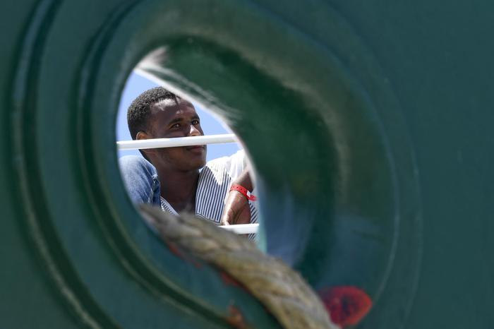 Nave Aita Mari Attracca A Sale