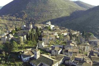 Situato In Provincia Di Frosinone, È Un Gioiello Nascosto Che Offre Un'Esperienza Unica Di Viaggio,