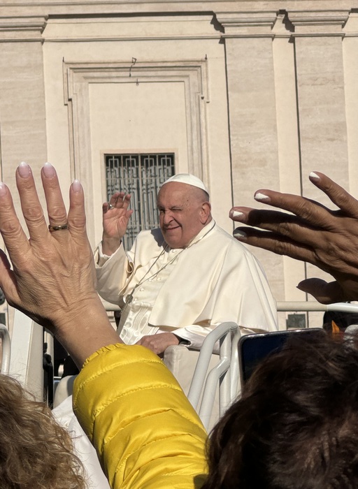 Papa Francesco Benedice Un Oli