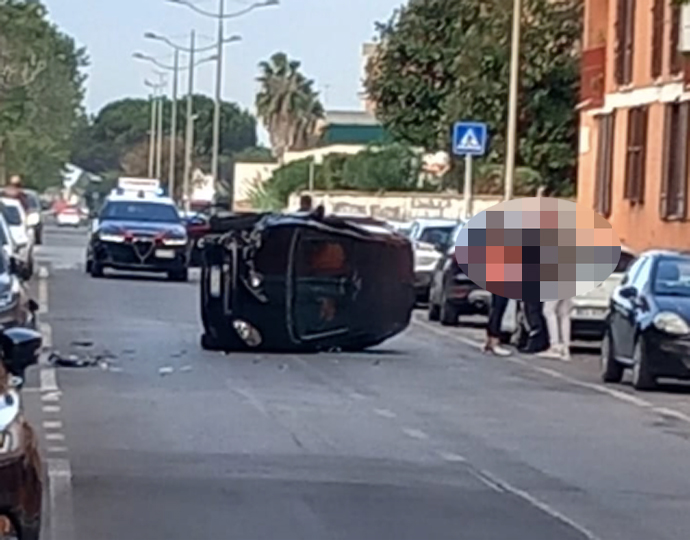 Paura A Ostia3A Auto Si Ribalta