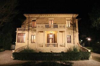 Pesaro Amplia Le Location Per