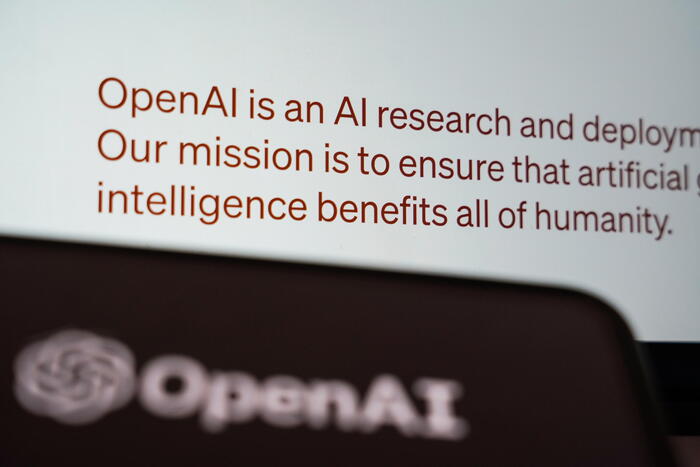 Polemica Tra Artisti E Openai