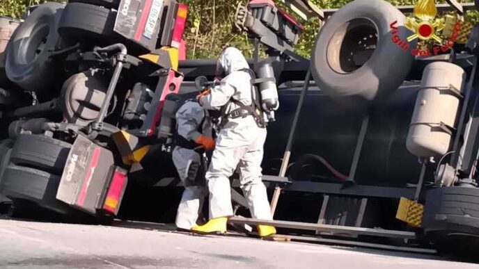 Ribaltamento Di Un27Autocistern