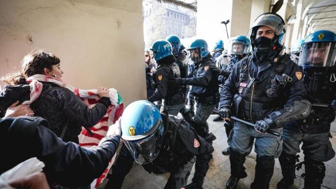 Scontri A Torino3A Manifestanti