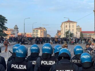 Scontri E Manifestazioni A Bol