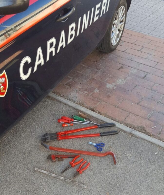 Tre Persone Denunciate Ad Apri