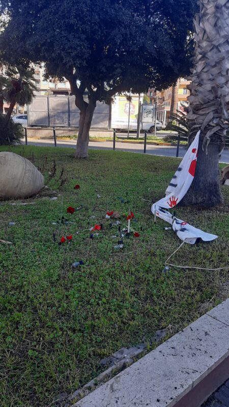 Vandali In Azione A Piazza Vit