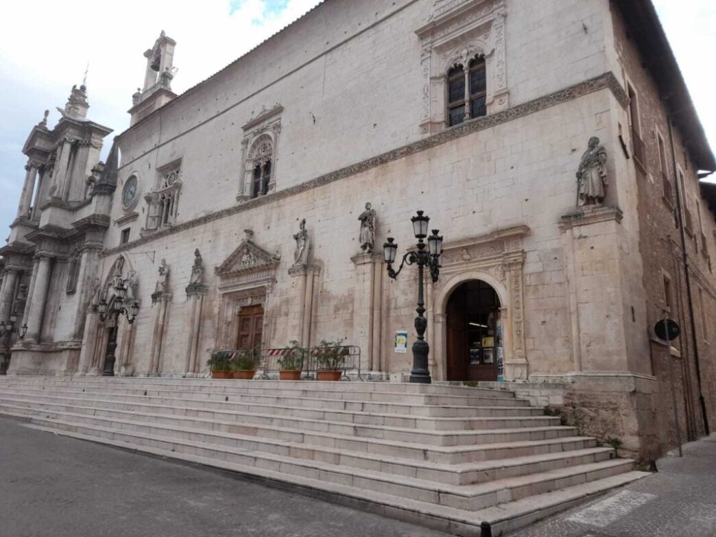 Viale Della Stazione Di Sulmon
