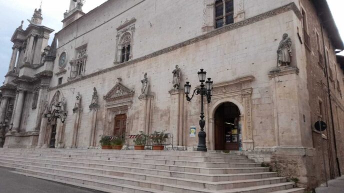 Viale Della Stazione Di Sulmon