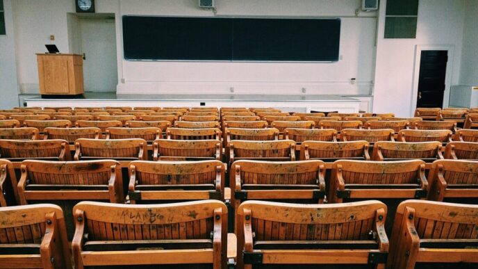 Classroom 1699745 1280
