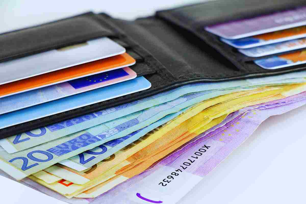 L'Europa Ha Deciso: Blocco Dei Pagamenti In Contanti, Pagheremo Tutti Con La Carta 5 Meno Contanti Più Carte Di Credito