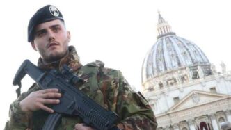 Attesa Per L27Apertura Della Po