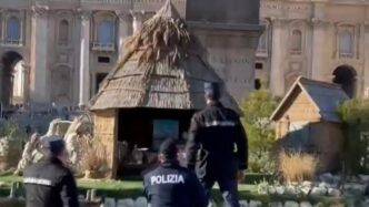 Attivista Femen Tenta Di Sottr