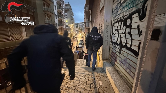 Blitz Dei Carabinieri Ad Ancon