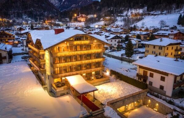 Blu Hotels Amplia La Sua Prese