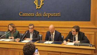 Carlo Calenda Rilancia Azione