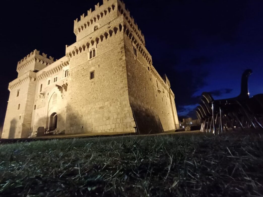 Castello Di Celano In Difficol