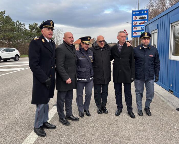 Collaborazione Tra Polizie Di