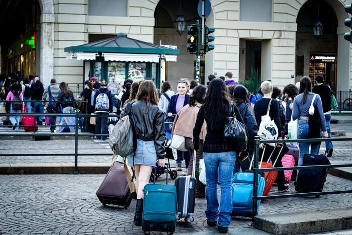 Deroga Di Sei Mesi Per Le Scuo