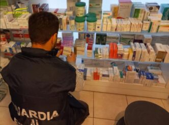 Dipendente Di Farmacia Rubava