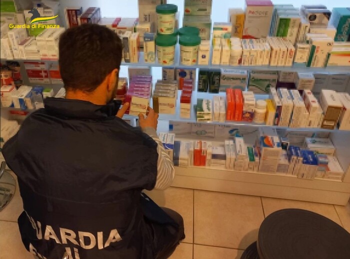 Dipendente Di Farmacia Rubava