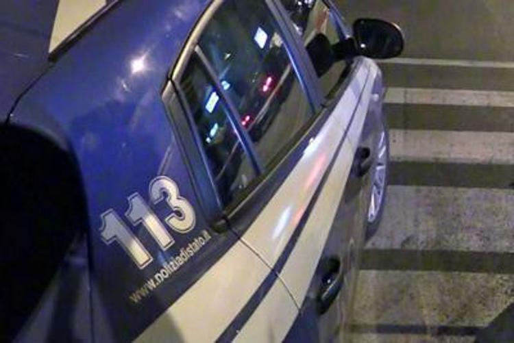 Donna Partorisce In Strada A P