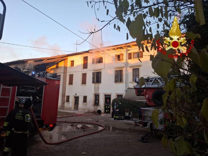 Due Incendi Distruggono Abitaz