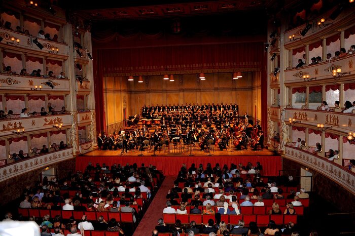 Due Studentesse Del Teatro Com