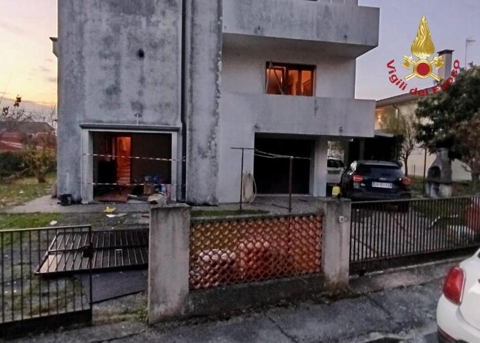 Esplosione E Incendio In Un27Ab