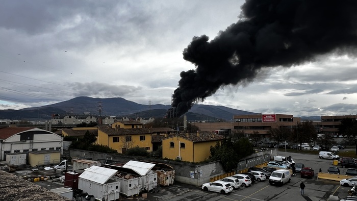 Esplosione In Un Deposito Eni