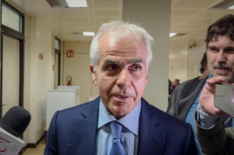Ex Poliziotto Ammette Accesso
