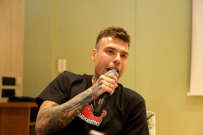 Fedez Rompe Il Silenzio3A Rivel