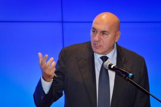 Il Ministro Crosetto Avverte S